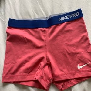 Nike pro size medium